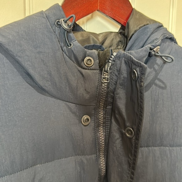 Men's Navy Puffer Jacket. Size small. New with tags. Hooded. Water resistant. - Picture 3 of 6